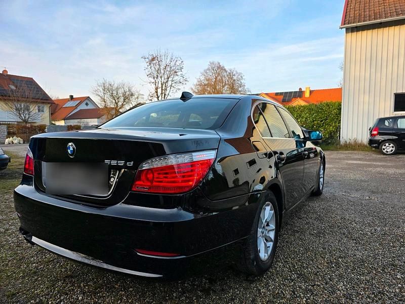 Schwarz Gebraucht 2008 BMW 525 Limousine | 7.300 € (Fairer Preis) - Bild 1/4