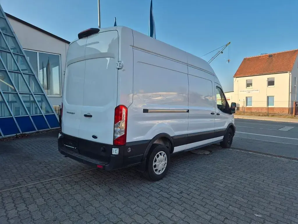 Używany Ford Transit Trend 131 KM (96 kW) 2024 Biały Sedan/Limuzyna