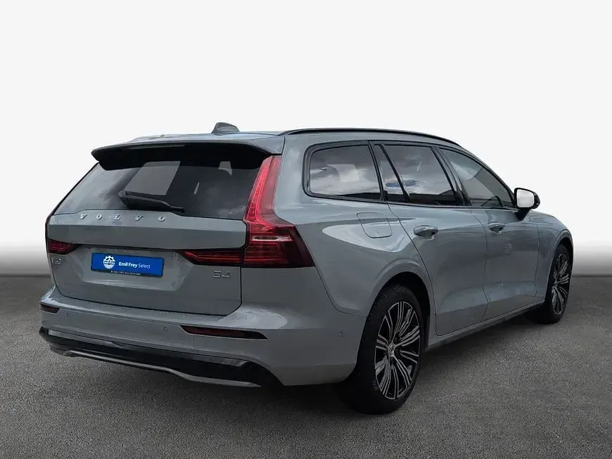 Gebraucht Volvo V60 Plus 197 PS (144 kW) 2025 Vapour grey metallic Kombi