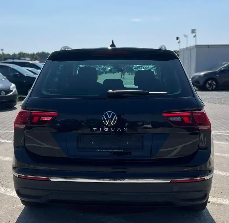 Gebraucht VW Tiguan Life 150 PS (110 kW) 2022 Schwarz SUV