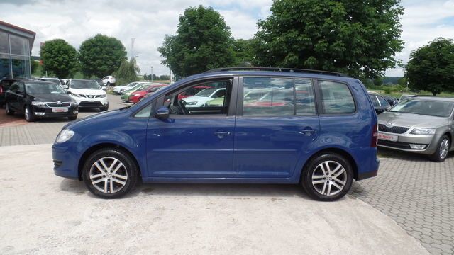 Gebraucht VW Touran Trendline 105 PS (77 kW) 2010 Blau Van / Kleinbus