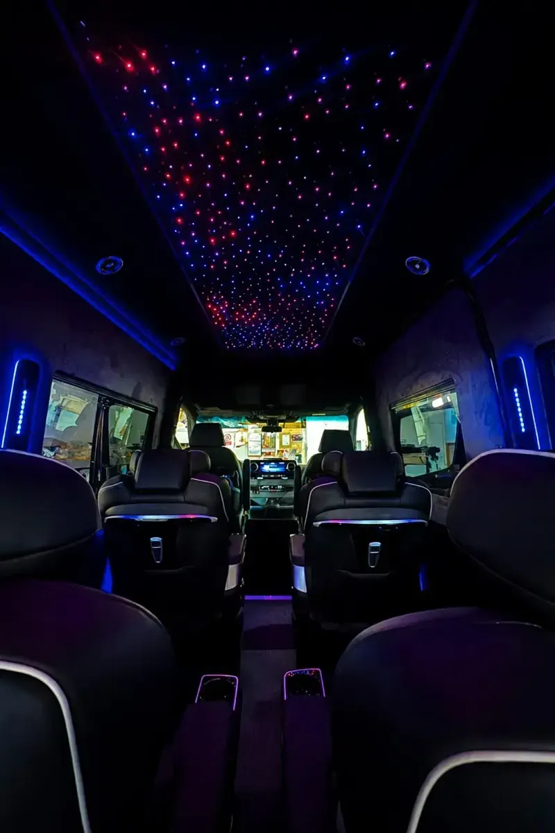 Gebraucht Mercedes Sprinter 190 PS (139 kW) 2026 Schwarz Van