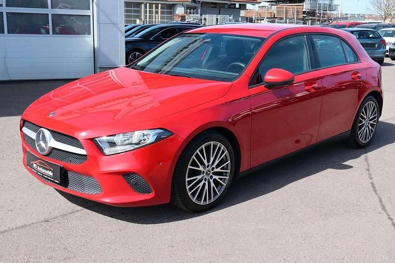 Rot Gebraucht 2019 Mercedes A160 Limousine | 11.900 € (Fairer Preis) - Bild 1/4