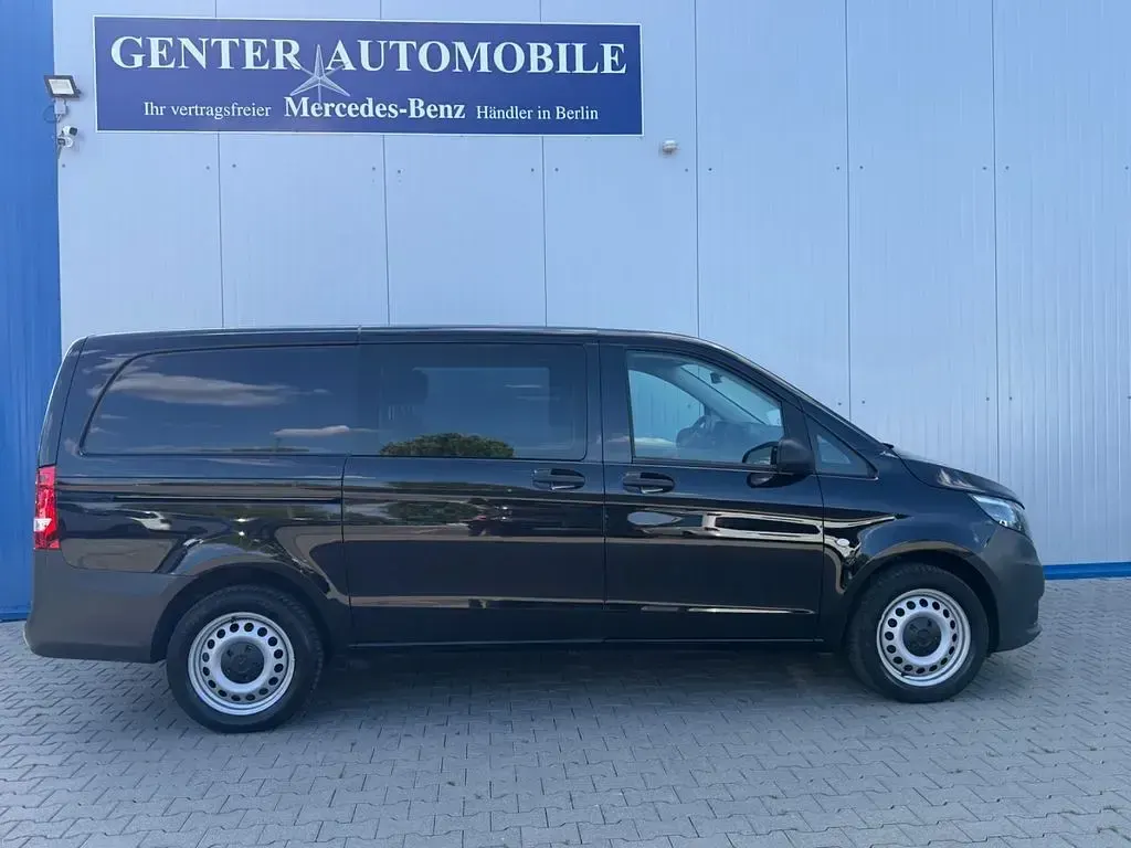 Gebraucht Mercedes Vito 163 PS (119 kW) 2023 Obsidianschwarz metallic mb 91 Van