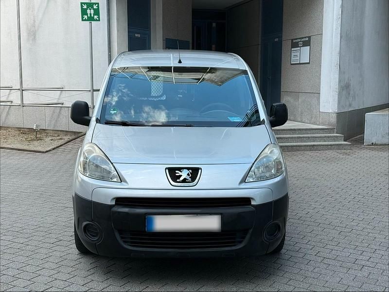 Gebraucht Peugeot Partner 90 PS (66 kW) 2010 Silber Van / Kleinbus