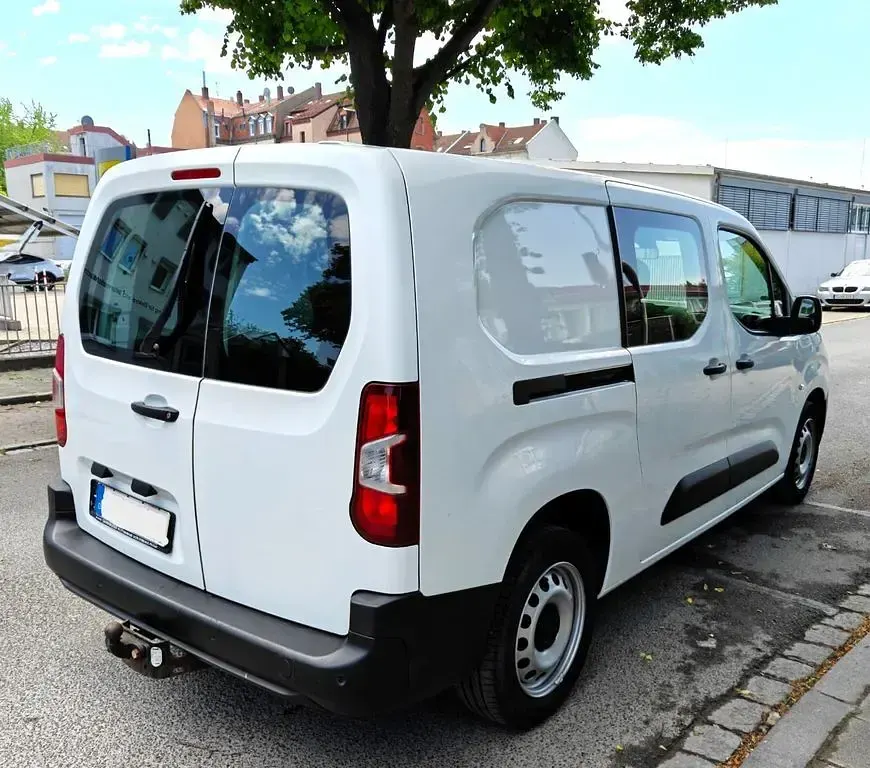 Gebraucht Peugeot Partner 131 PS (96 kW) 2021 Weiß Van / Kleinbus