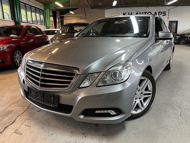 Silber Gebraucht 2010 Mercedes E220 Limousine | 5.495 € (Fairer Preis) - Bild 1/4
