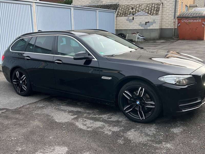Schwarz Gebraucht 2015 BMW 520 Kombi | 11.000 € (Guter Preis) - Bild 1/4