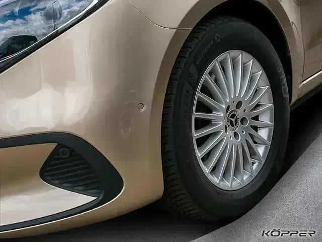 Gebraucht Mercedes V250 Style 190 PS (139 kW) 2025 Gold Van / Kleinbus