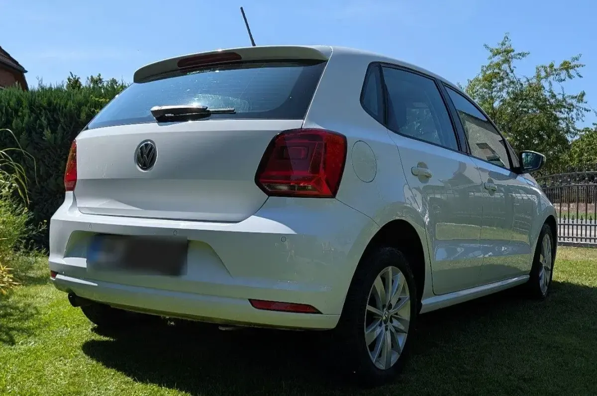 Gebraucht VW Polo Comfortline 90 PS (66 kW) 2015 Weiß Kleinwagen