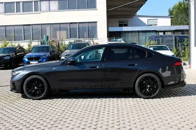 Gebraucht BMW 520 M Sport 197 PS (144 kW) 2024 Grau Limousine