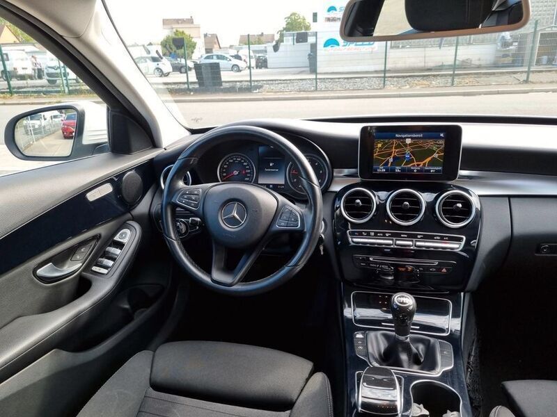Weiß Gebraucht 2015 Mercedes C180 Kombi | 9.300 € (Fairer Preis) - Bild 1/4