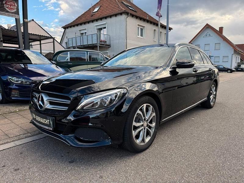 Schwarz Gebraucht 2016 Mercedes C200 AMG line Limousine | 10.990 € - Bild 1/4