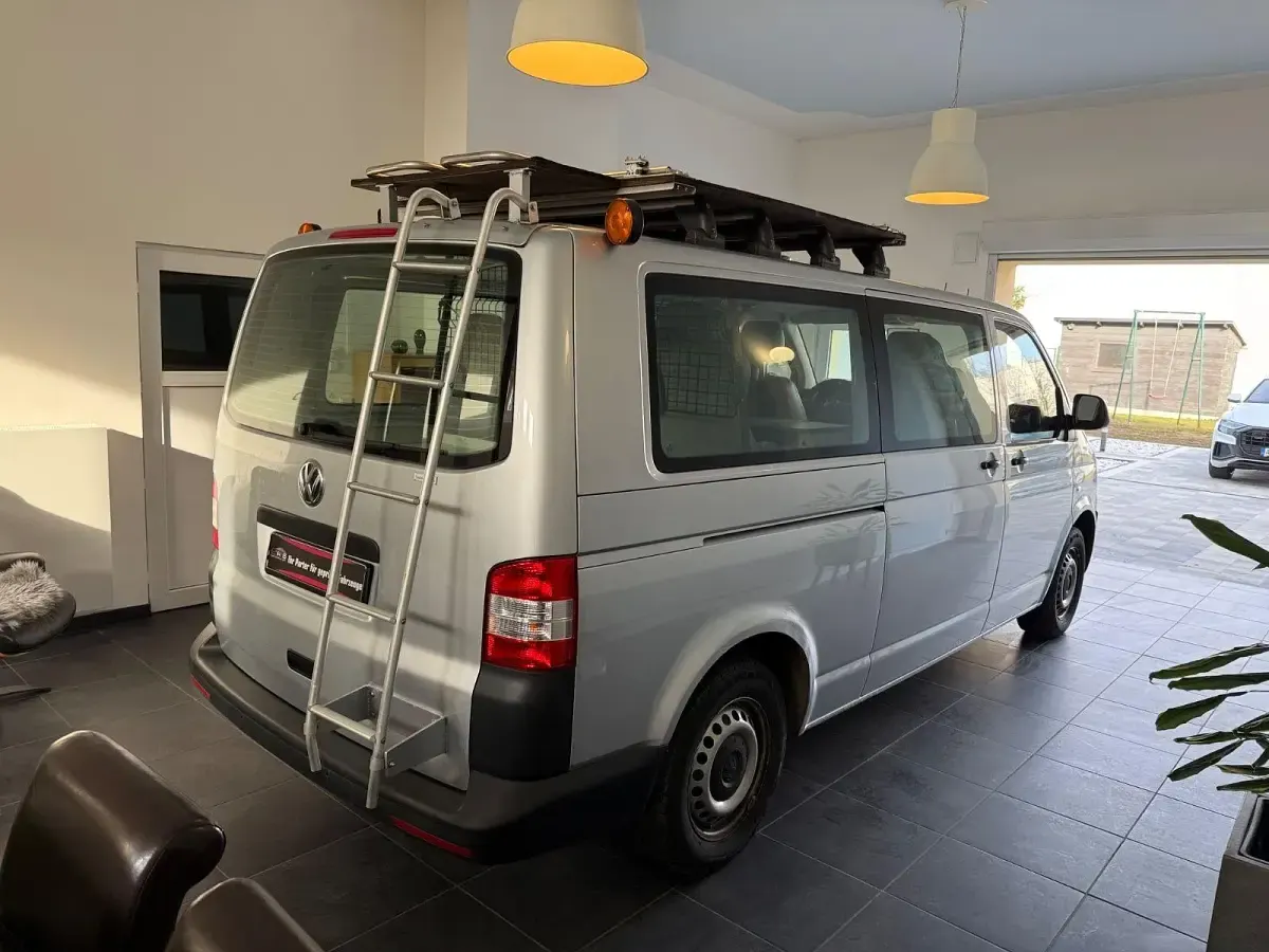 Usado VW Transporter 140 CV (102 kW) 2014 Plateado Van