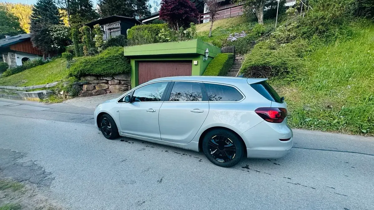 Brugt Opel Astra Edition 125 HK (91 kW) 2011 Sølv Stationcar