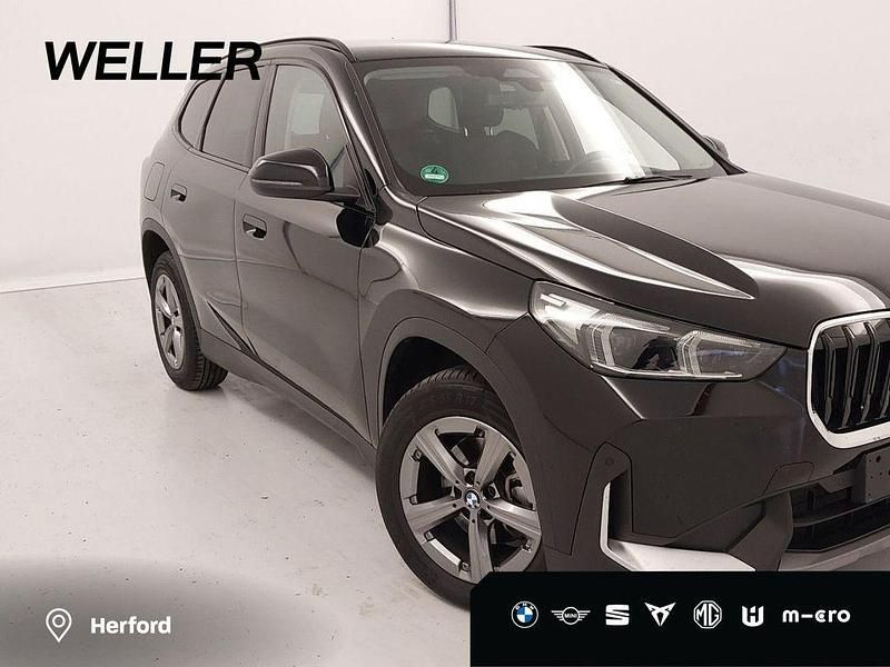 Schwarz ii (schwarz) Gebraucht 2024 BMW X1 Performance SUV | 38.685 € (Guter Preis) - Bild 1/4