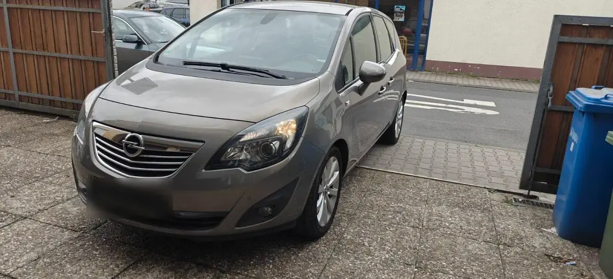 Gebraucht Opel Meriva Edition 140 PS (102 kW) 2011 Braun Van / Kleinbus