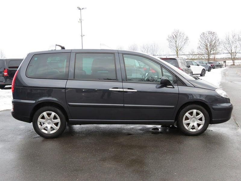 Gebraucht Peugeot 807 Premium 136 PS (100 kW) 2009 Grau Van / Kleinbus