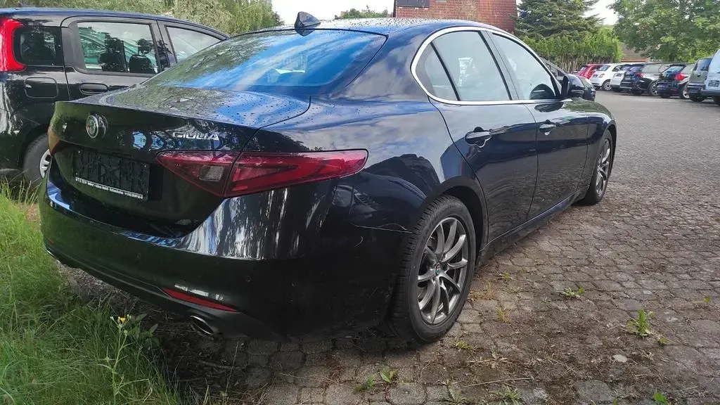 Gebraucht Alfa Romeo Giulia Super 179 PS (131 kW) 2016 Schwarz Limousine