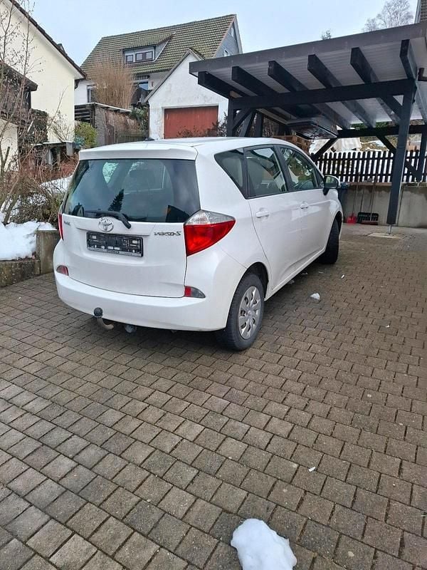 Gebraucht Toyota Yaris 99 PS (72 kW) 2012 Weiß Kleinwagen