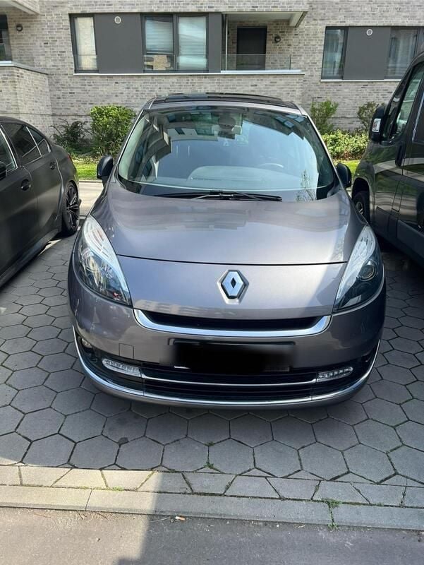 Grau Gebraucht 2012 Renault Scénic III Bose Edition Van / Kleinbus | 3.700 € (Guter Preis) - Bild 1/4
