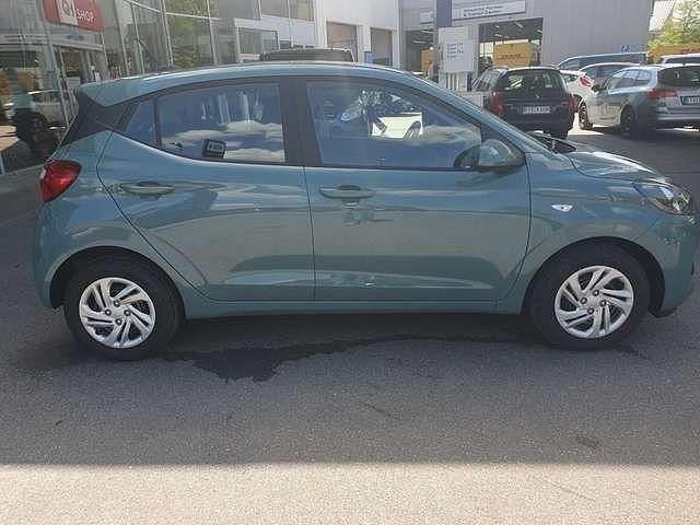 Gebraucht Hyundai i10 Select 63 PS (46 kW) 2024 Grün schwarz Kleinwagen