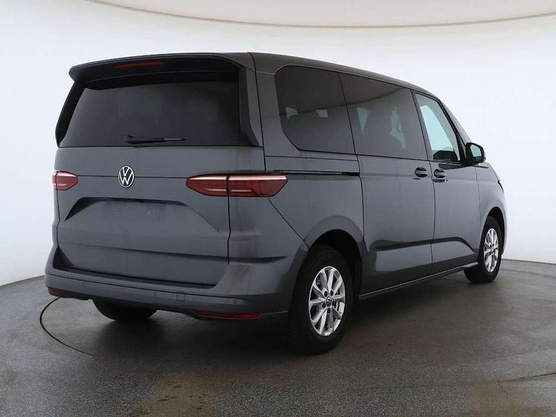 Gebraucht VW Multivan Life 150 PS (110 kW) 2023 Grau Van