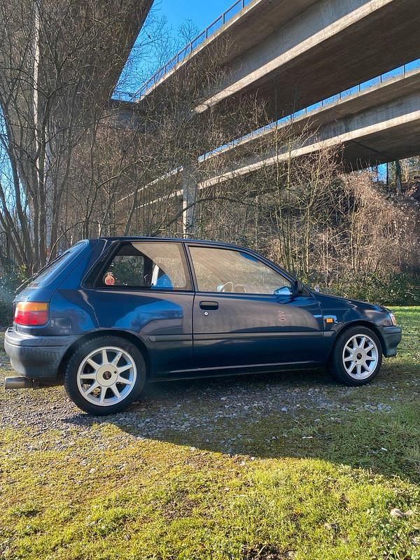 Blau Gebraucht 1995 Toyota Starlet Kleinwagen | 2.000 € - Bild 1/4