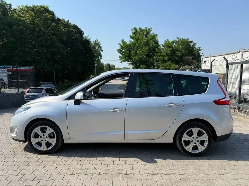 Gebraucht Renault Scénic III Luxe 140 PS (102 kW) 2010 Silber Van / Kleinbus