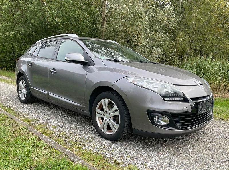 Grau Gebraucht 2013 Renault Mégane III Initiale Paris Limousine | 4.990 € (Guter Preis) - Bild 1/4