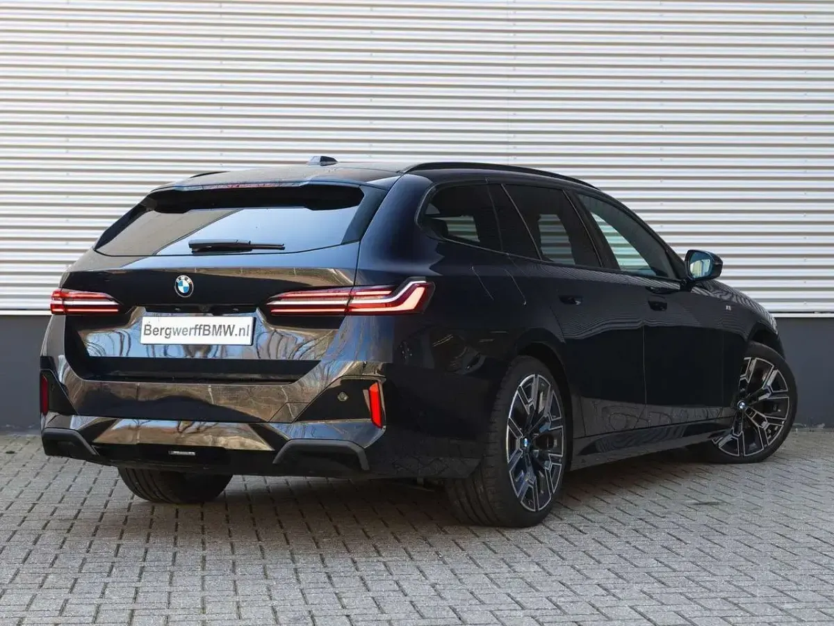 Gebraucht BMW 540 M Sport 303 PS (222 kW) 2024 Schwarz Kombi