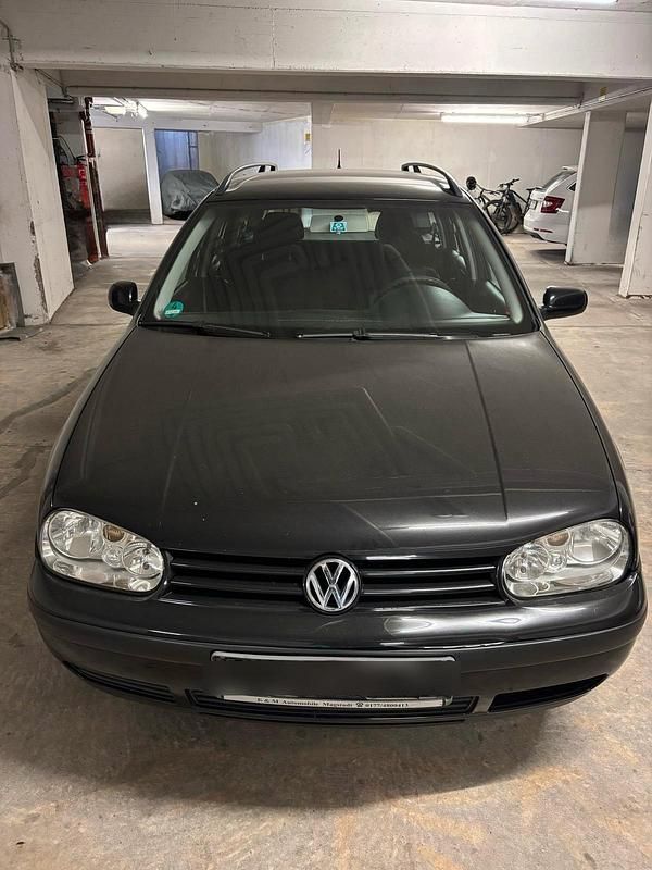 Blau Gebraucht 2004 VW Golf IV Kombi | 2.300 € (Etwas zu teuer) - Bild 1/4