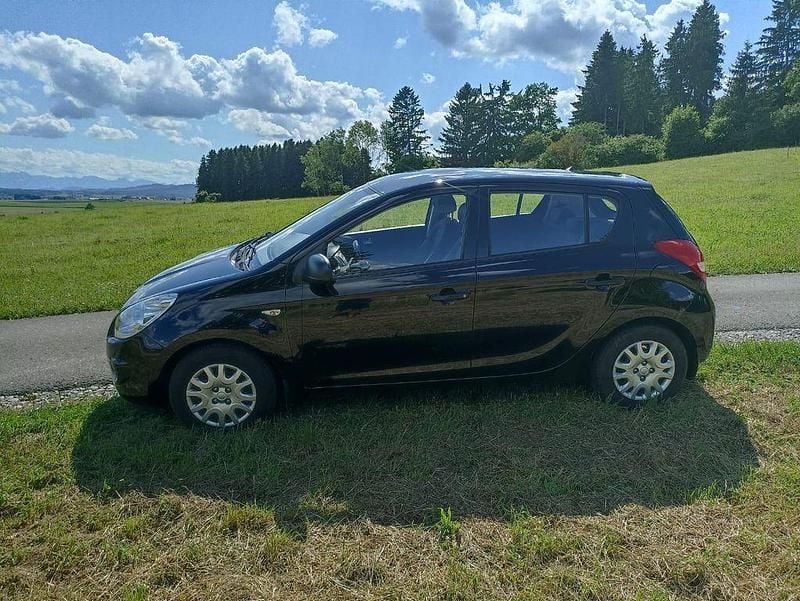 Gebraucht Hyundai i20 Classic 77 PS (56 kW) 2011 Schwarz Kleinwagen
