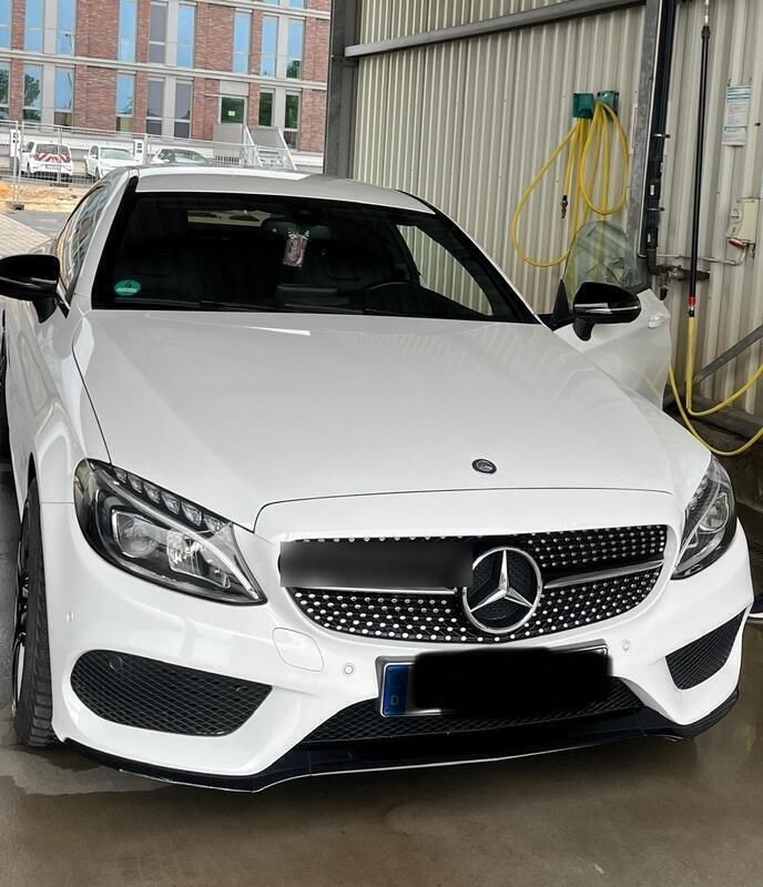 Weiß Gebraucht 2017 Mercedes C180 AMG line Coupé | 25.499 € (Etwas zu teuer) - Bild 1/4