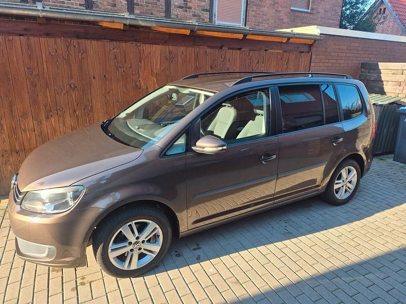 Gebraucht VW Touran Trendline 105 PS (77 kW) 2012 Braun Van / Kleinbus