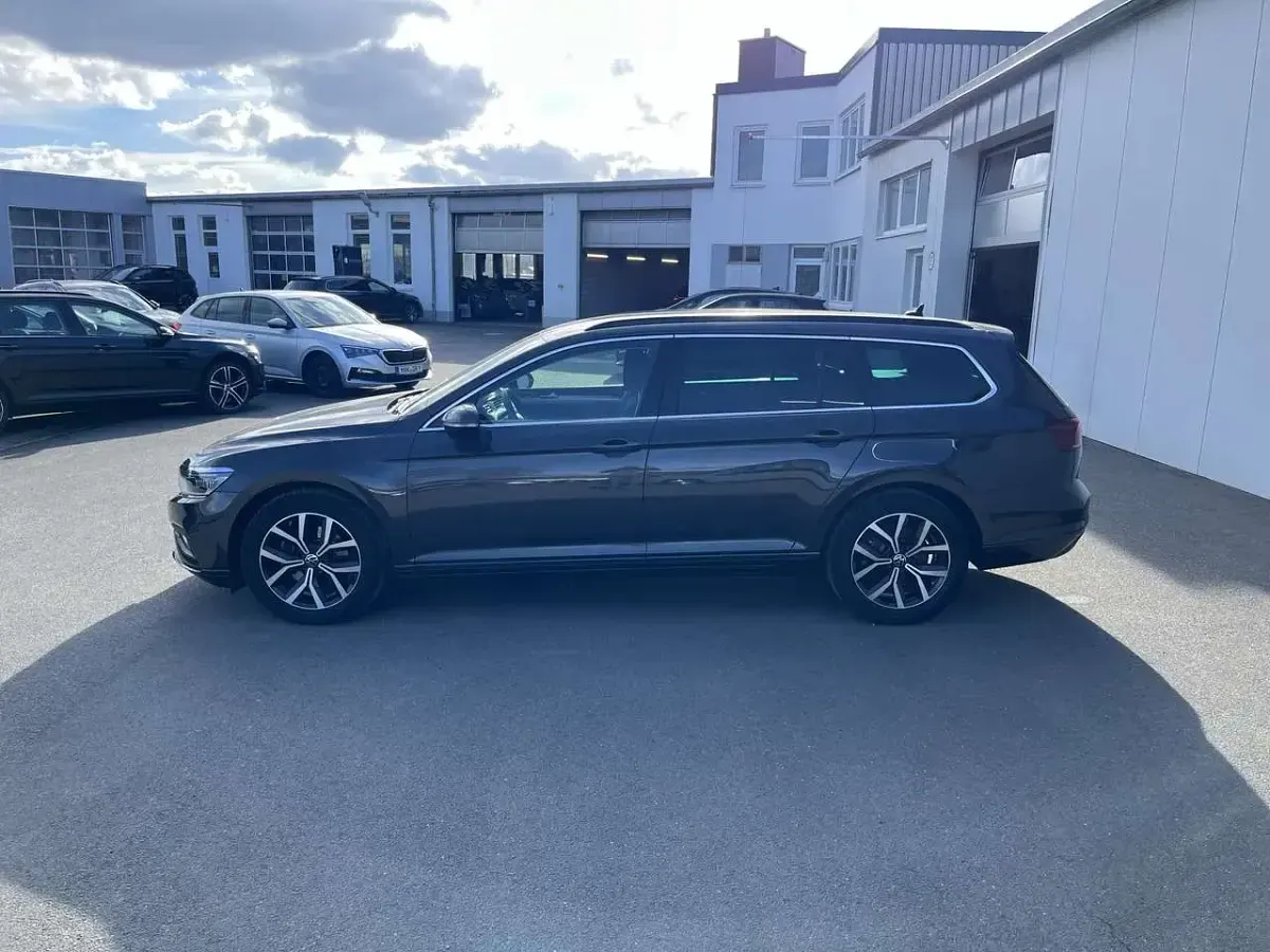Gebraucht VW Passat Business 150 PS (110 kW) 2021 Mangangrau Kombi