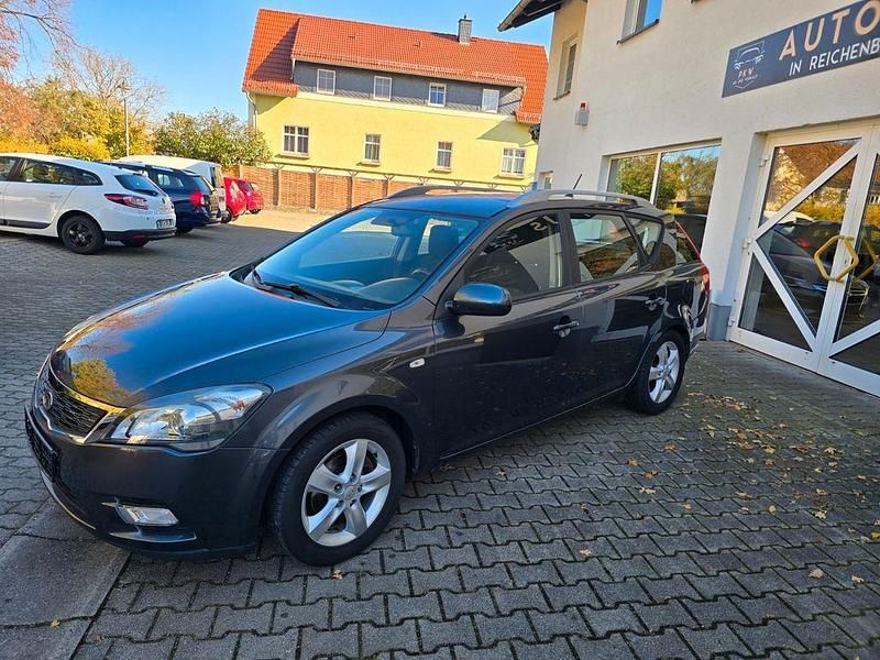 Grau Gebraucht 2011 Kia Ceed Sportswagon Edition 7 Kombi | 5.990 € (Fairer Preis) - Bild 1/4