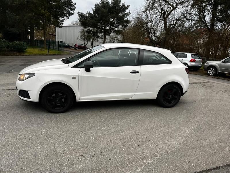 Weiß Gebraucht 2011 Seat Ibiza Kleinwagen | 2.499 € (Guter Preis) - Bild 1/4