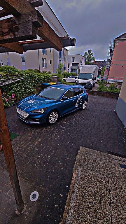 Blau Gebraucht 2019 Ford Focus ST Limousine | 20.500 € (Fairer Preis) - Bild 1/4