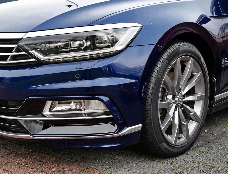 Gebraucht VW Passat R-line 190 PS (139 kW) 2019 Blau Kombi