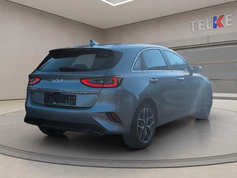 Gebraucht Kia Ceed Spirit 160 PS (117 kW) 2023 Silber Kleinwagen