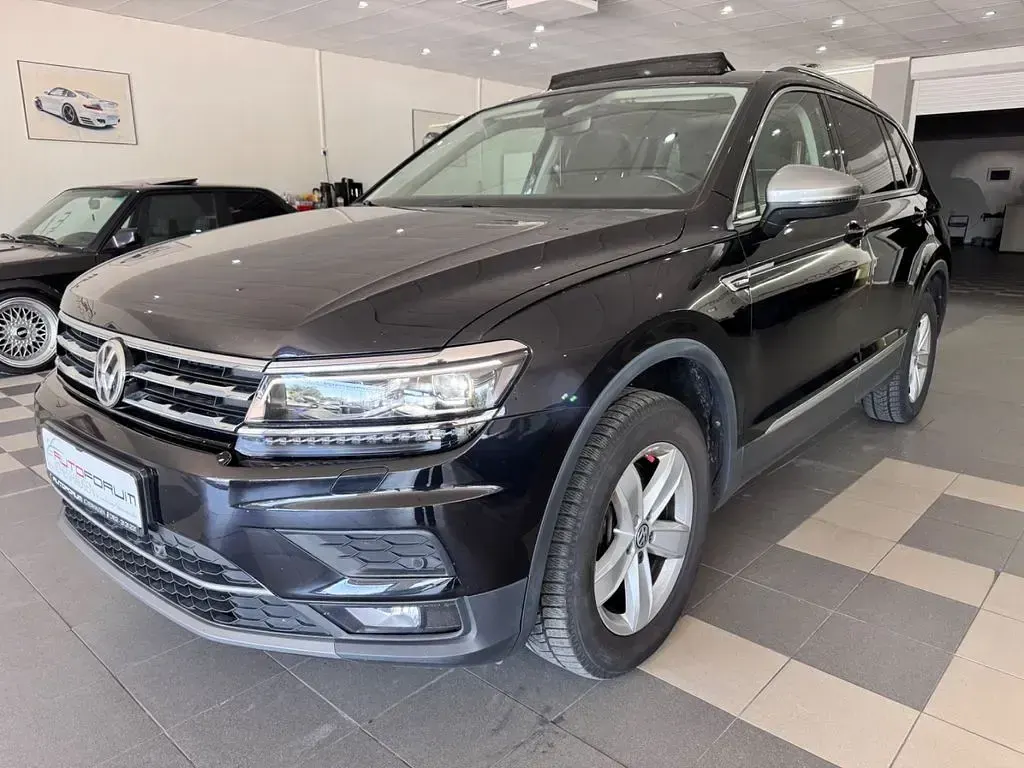 Gebraucht VW Tiguan Allspace Highline 190 PS (139 kW) 2020 Deep black SUV