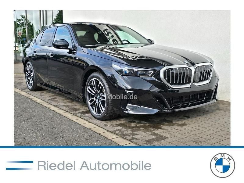 Schwarz Gebraucht 2024 BMW 520 M Sport Limousine | 51.990 € (Superpreis) - Bild 1/3