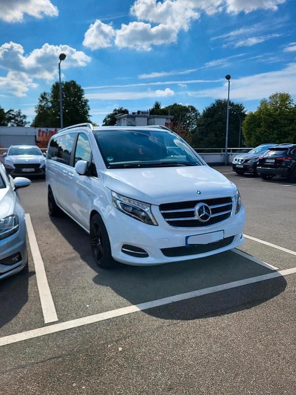 Weiß Gebraucht 2015 Mercedes V250 Avantgarde Van / Kleinbus | 25.000 € (Superpreis) - Bild 1/4