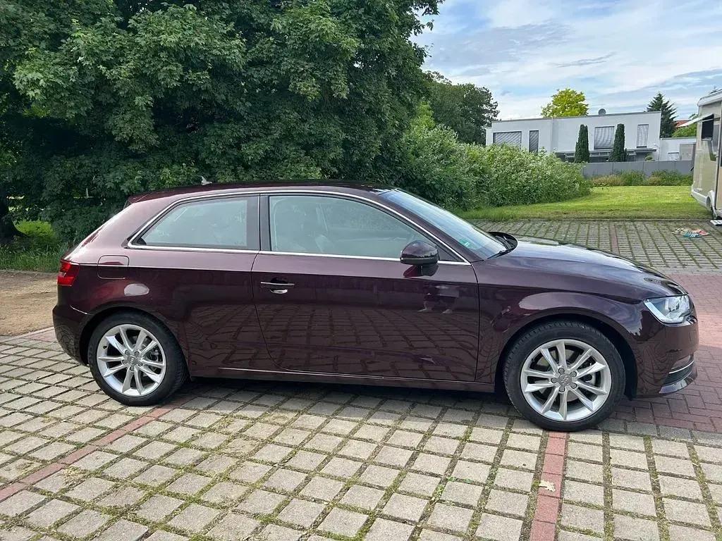 Gebraucht Audi A3 Ambiente 179 PS (131 kW) 2013 Rot Limousine