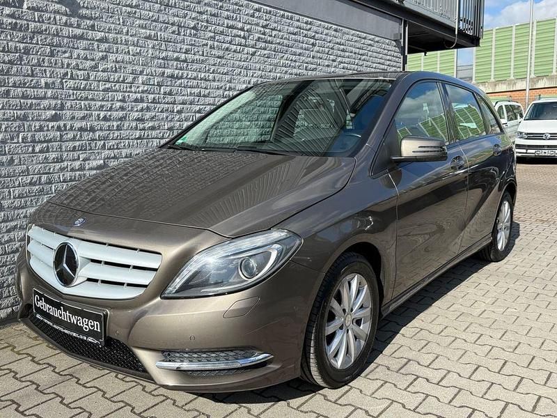 Gebraucht Mercedes B220 170 PS (125 kW) 2014 Grau Van / Kleinbus