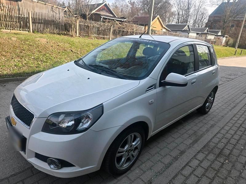 Gebraucht Chevrolet Aveo 100 PS (73 kW) 2011 Weiß Limousine