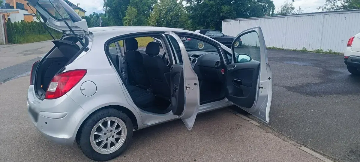 Gebraucht Opel Corsa Edition 80 PS (58 kW) 2009 Silber Kleinwagen