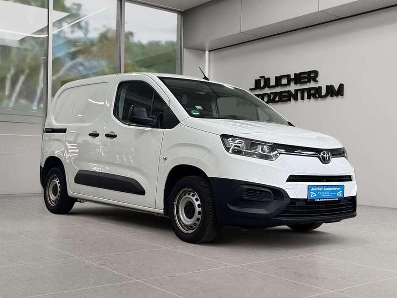 Weiß Gebraucht 2022 Toyota Proace Van | 14.990 € (Guter Preis) - Bild 1/4