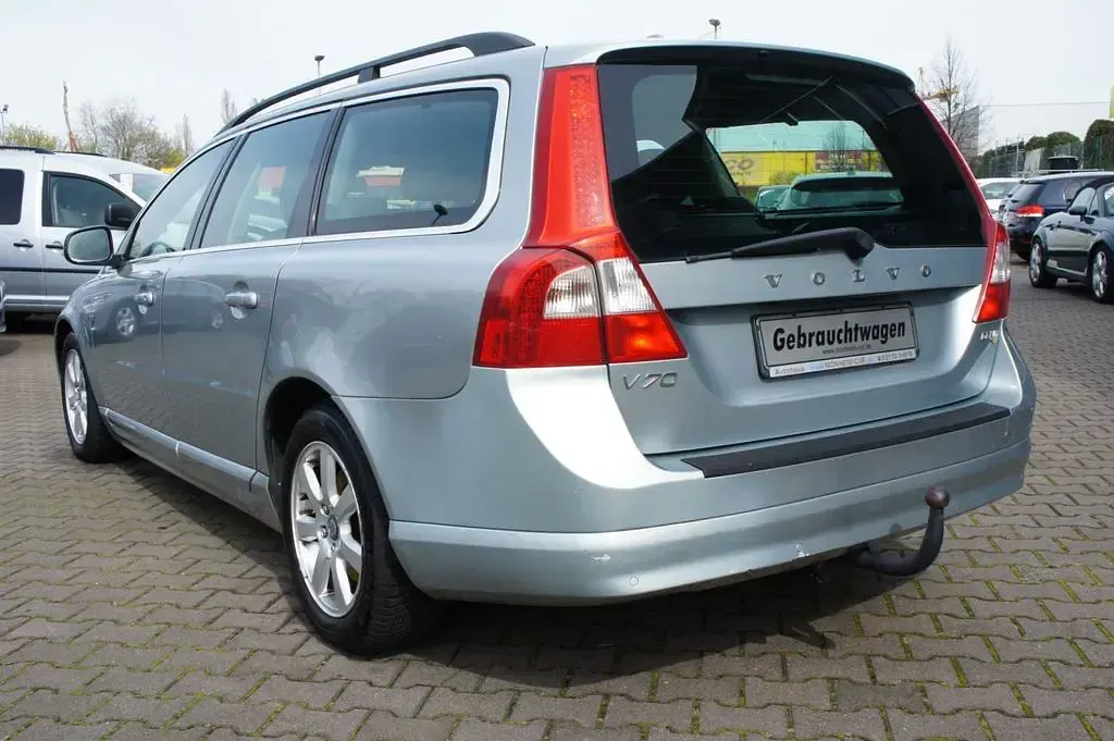 Gebraucht Volvo V70 Kinetic 114 PS (83 kW) 2012 Silber Kombi